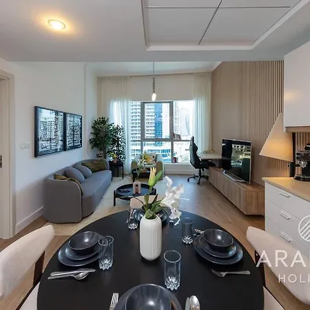 Appartamento Exclusive Newly Renovated 1Br Full Marina Views Dubai Esterno foto