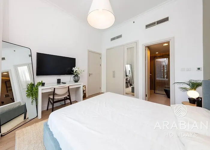 Exclusive Newly Renovated 1Br Full Marina Views